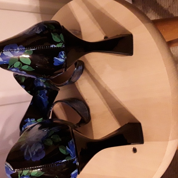 Shoes - Picture 4 of 7